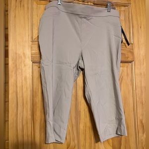 Women’s stretchy Khaki Capris